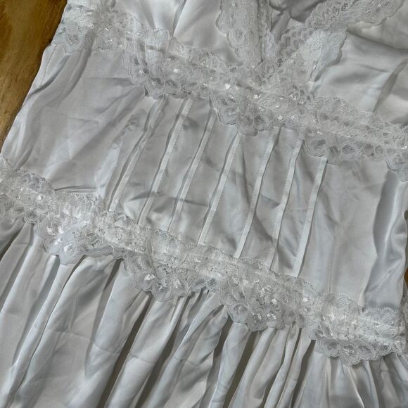 White Lace Trim Satin Mini Dress Or Nightgown - Size M - Picture 5 of 6